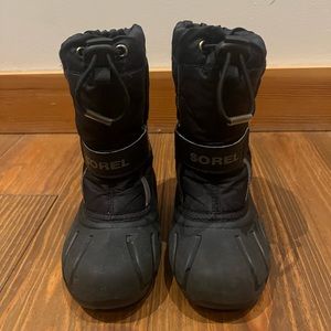 Sorel boots size 11 (toddler)